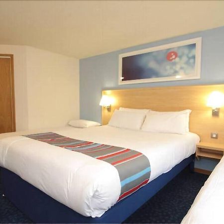 Travelodge Eastleigh Central Exterior foto